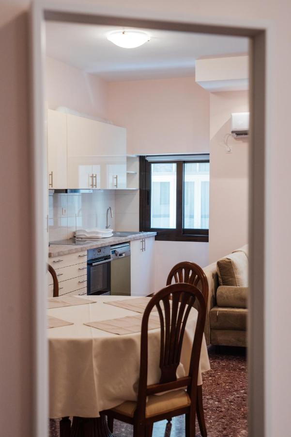 Luxury Apartment In Plaka - Acropolis เอเธนส์ ภายนอก รูปภาพ