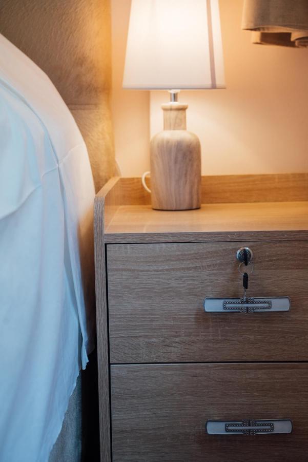 Luxury Apartment In Plaka - Acropolis เอเธนส์ ภายนอก รูปภาพ